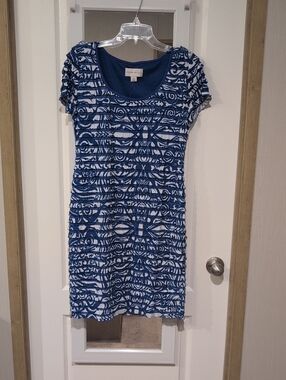Ronni Nicole Blue and White Patterned Scoop Neck Dress